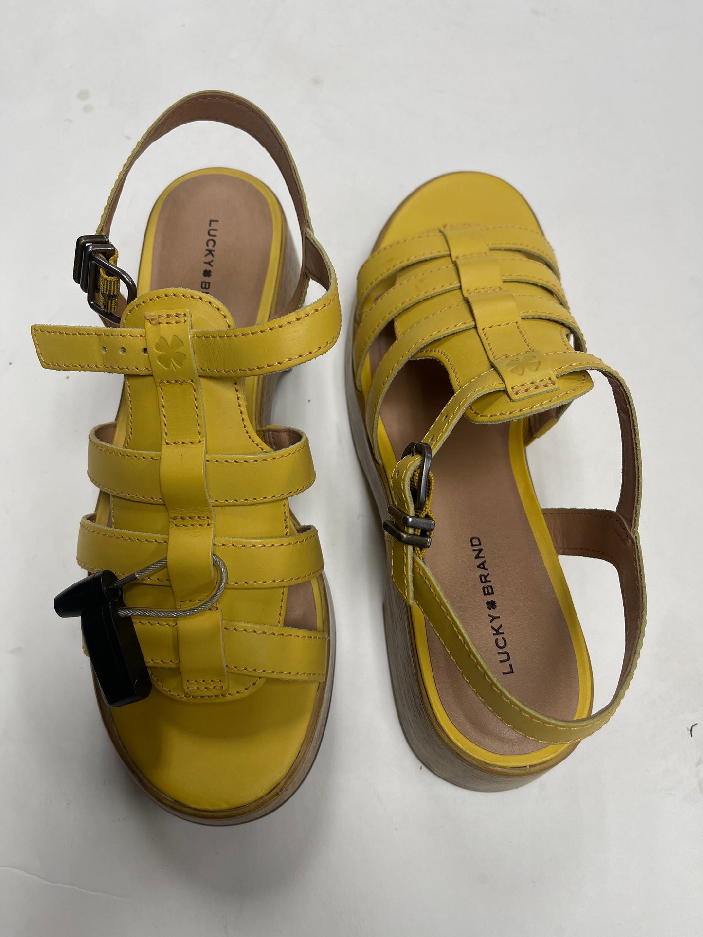 Yellow Sandals Flats Lucky Brand, Size 9
