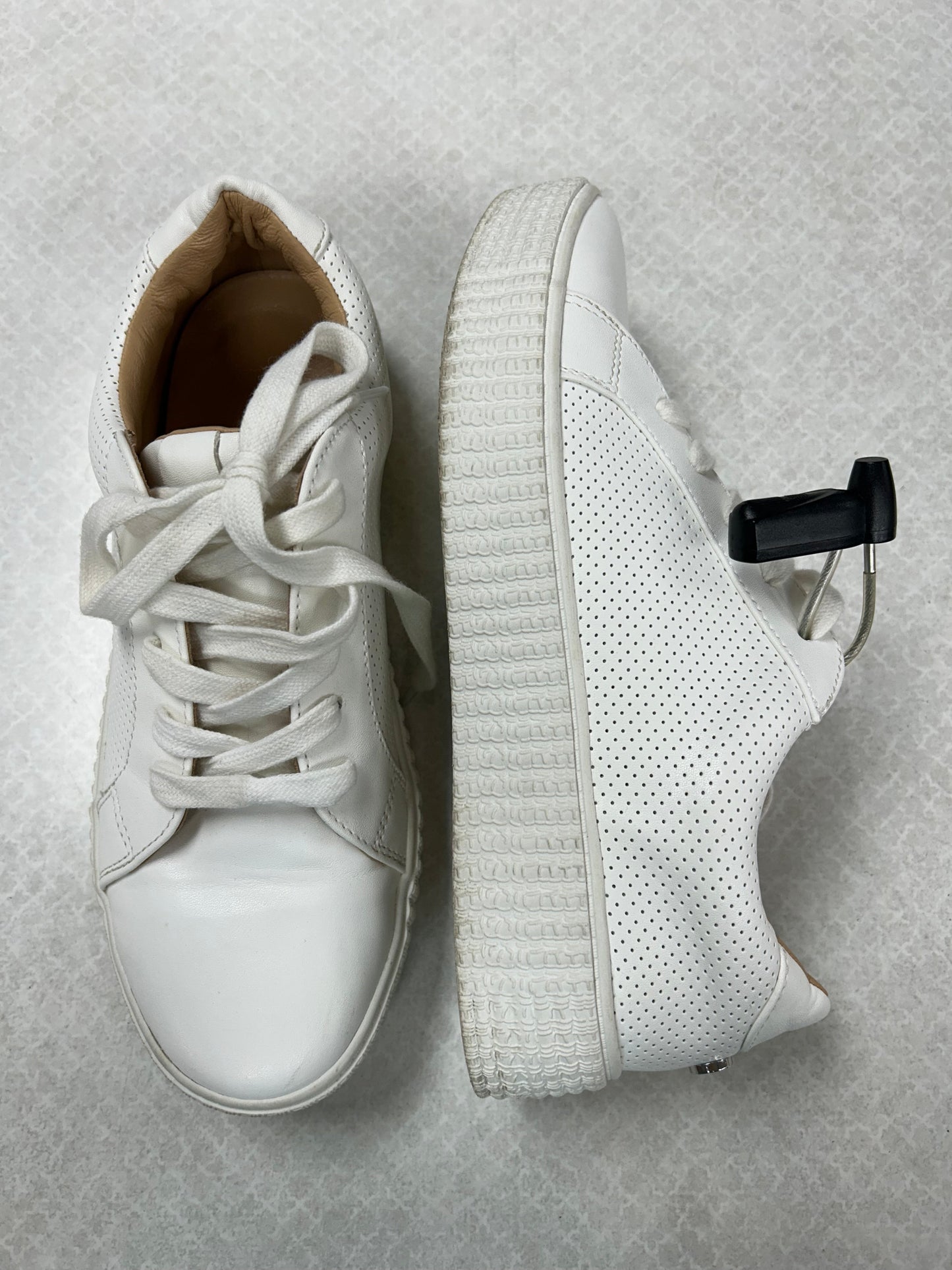 Shoes Sneakers By Steve Madden In White, Size: 8.5