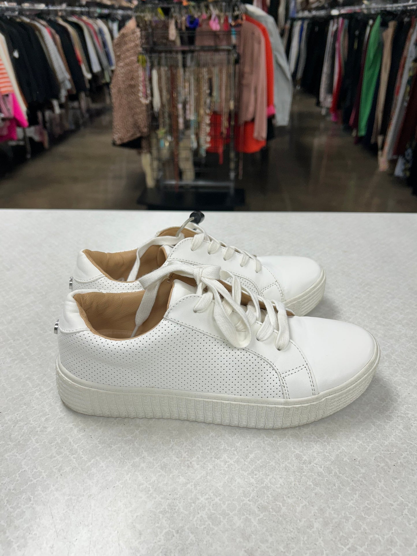 Shoes Sneakers By Steve Madden In White, Size: 8.5