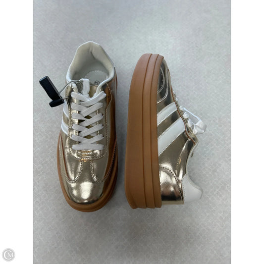 Shoes Sneakers By Clothes Mentor In Gold, Size: 8.5