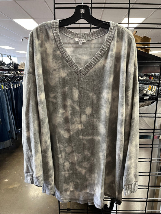 Top Long Sleeve By White Birch In Grey, Size: 2x