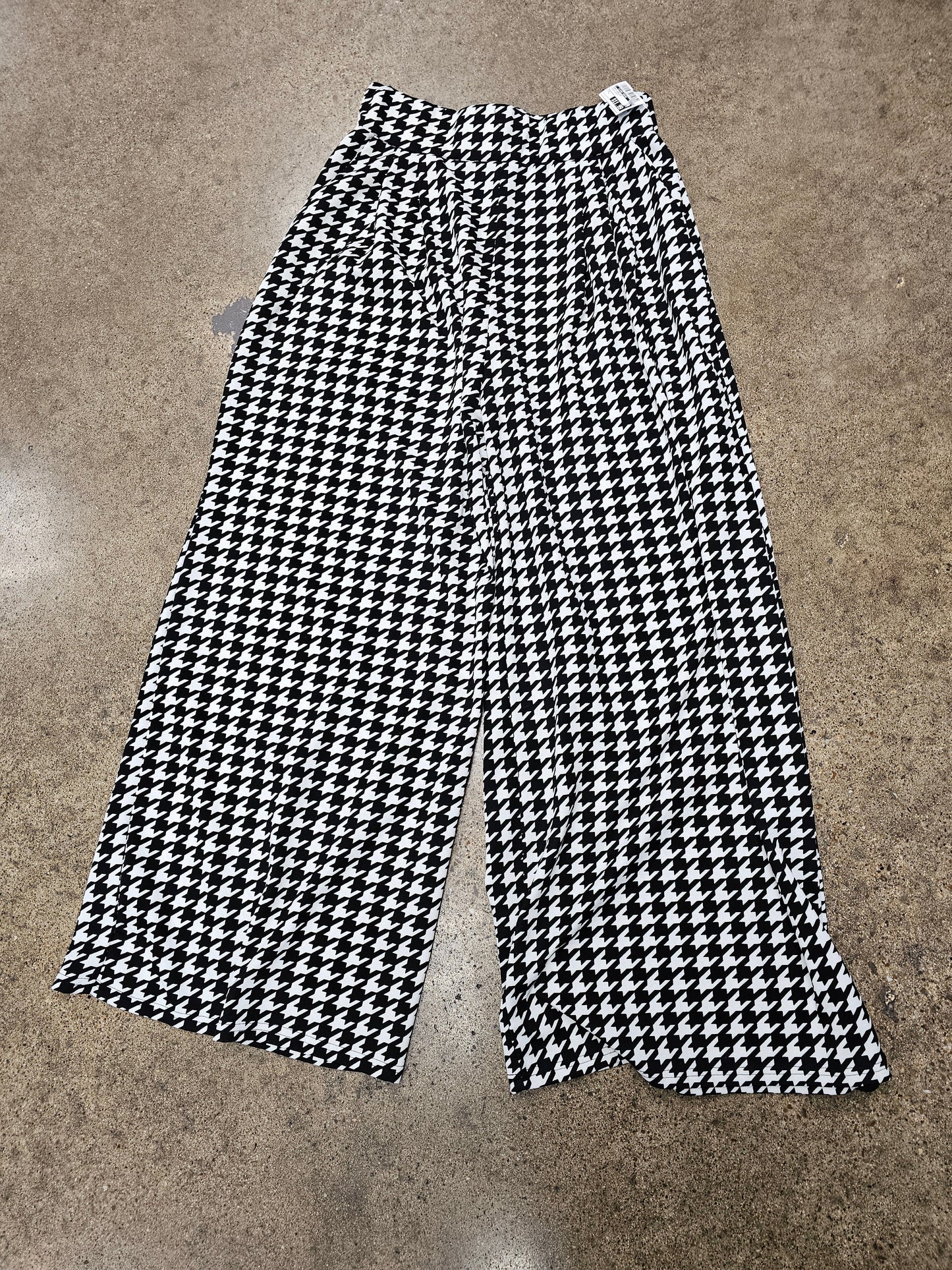 Pants Wide Leg By Clothes Mentor In Black & White, Size: L