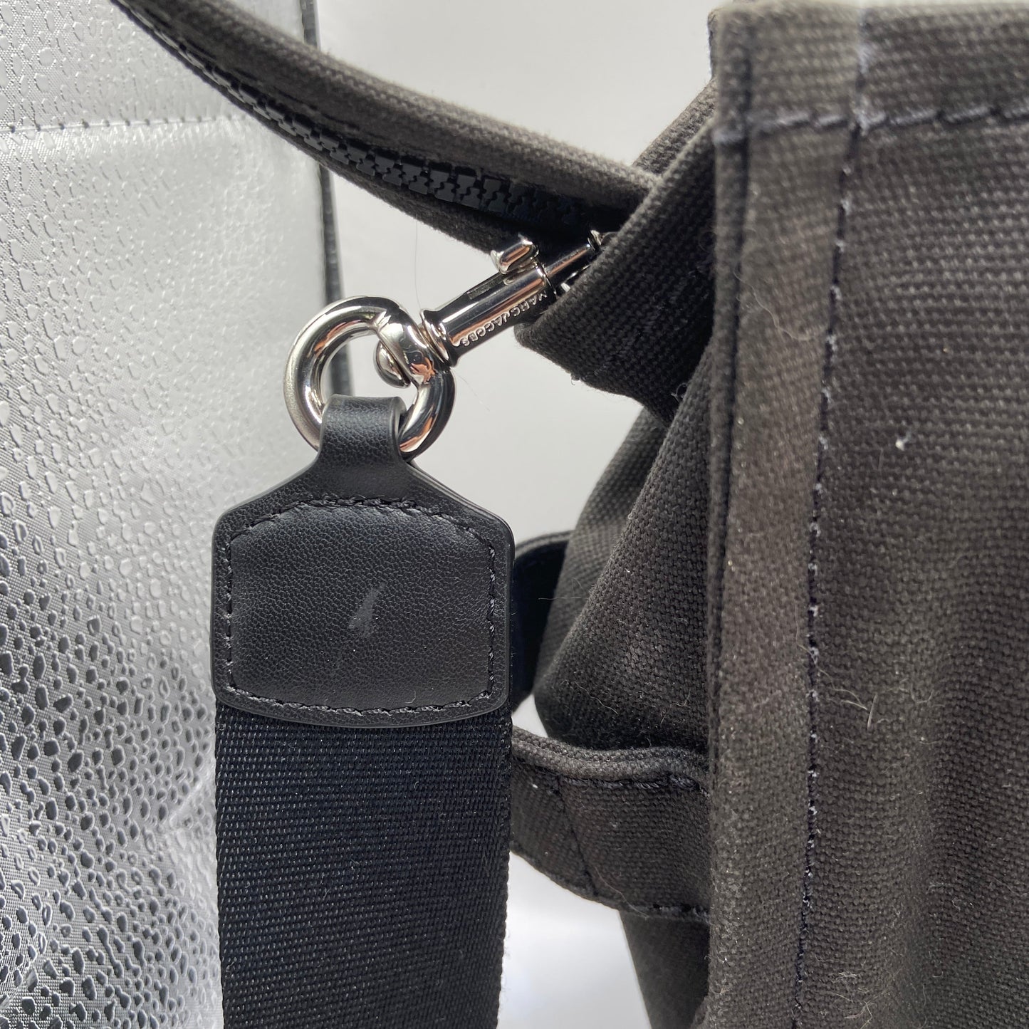 Handbag Luxury Designer By Marc Jacobs, Size: Medium