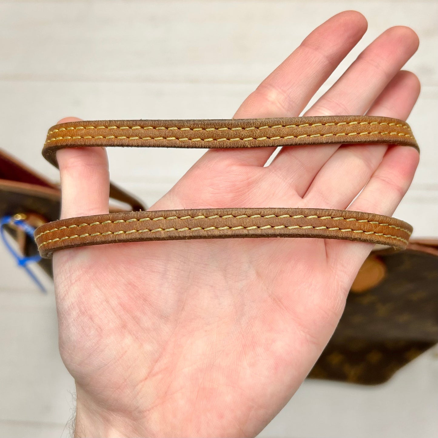 Handbag Luxury Designer By Louis Vuitton, Size: Medium