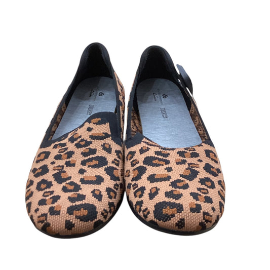 Shoes Flats By Clarks In Animal Print, Size: 8