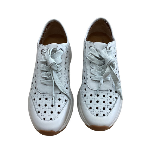 White Shoes Designer Patricia Nash, Size 6.5