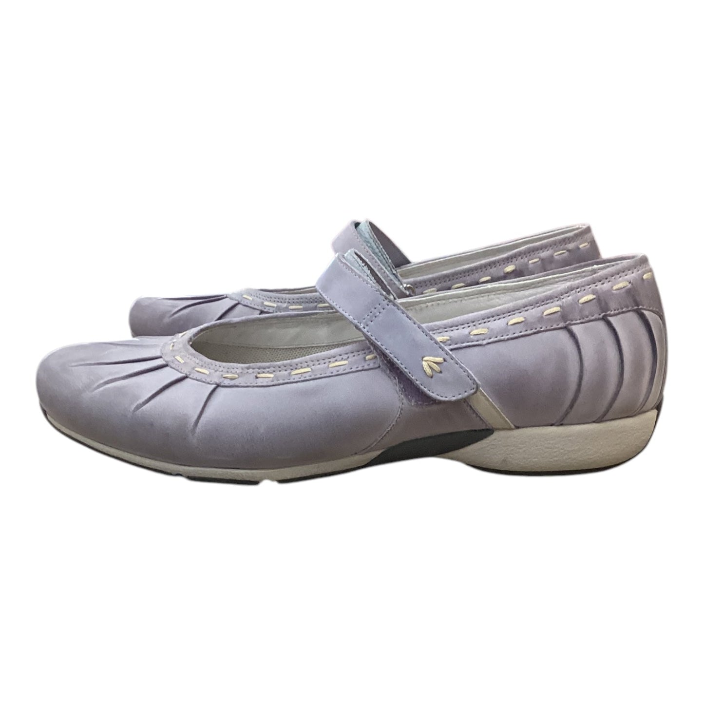 Shoes Flats By Ariat In Grey, Size: 9