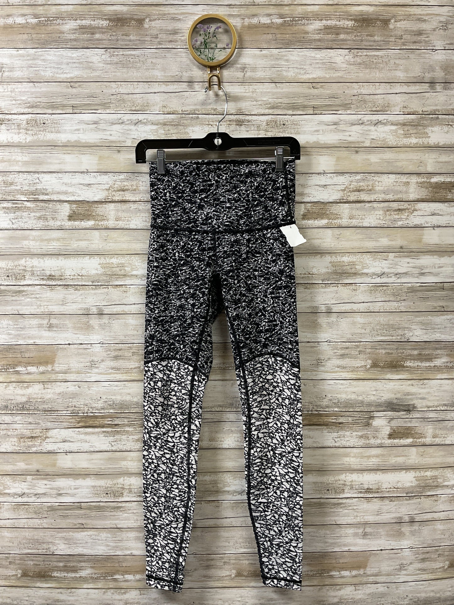 Athletic Leggings By Lululemon In Black & White, Size:6
