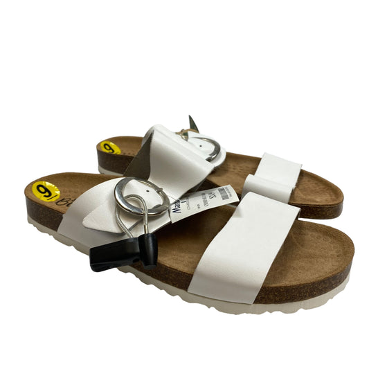 White Sandals Flats Clothes Mentor, Size 9