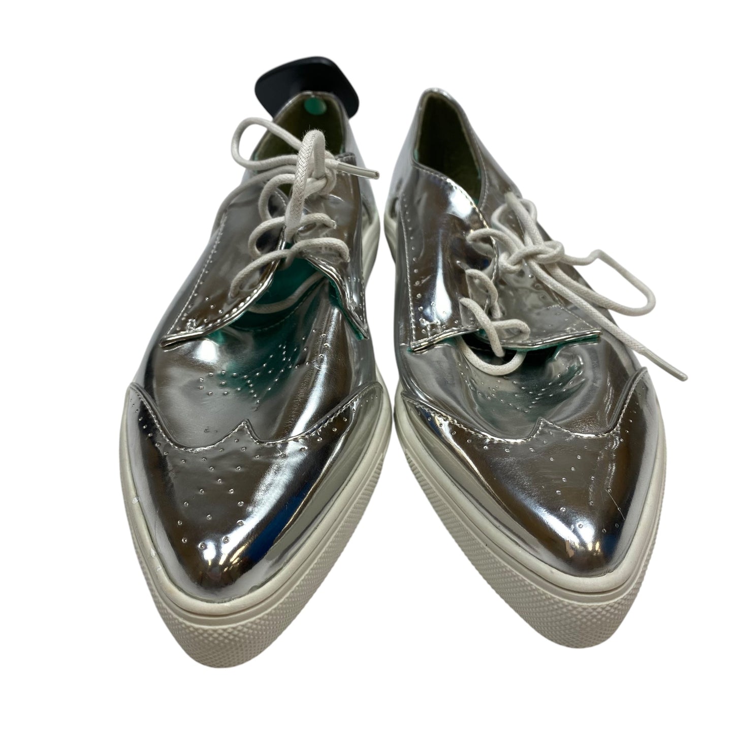 Shoes Flats By Mark In Silver, Size: 7