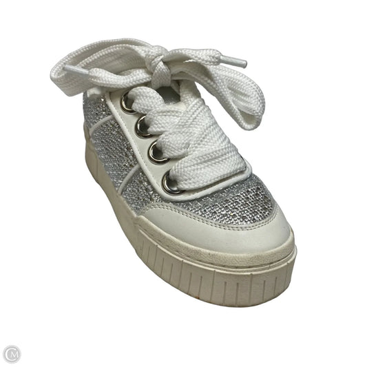 Shoes Sneakers By Gb In White, Size: 8