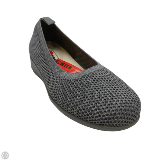 Shoes Flats By Propet In Grey, Size: 6.5