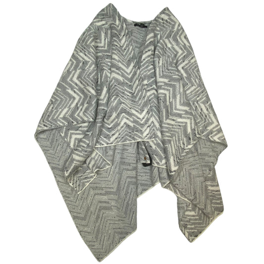 Shawl By Tahari By Arthur Levine In Grey, Size: Onesize