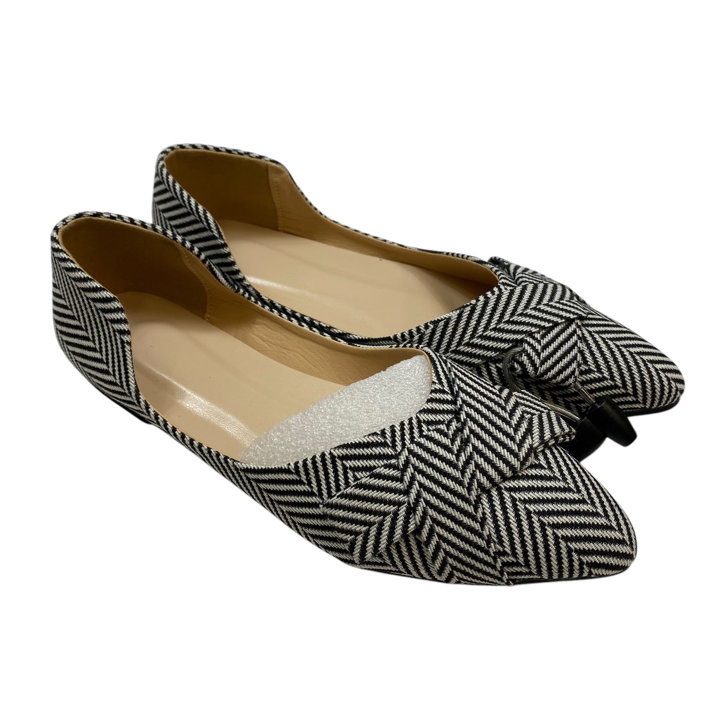 Shoes Flats By Clothes Mentor In Black & White, Size: 9.5