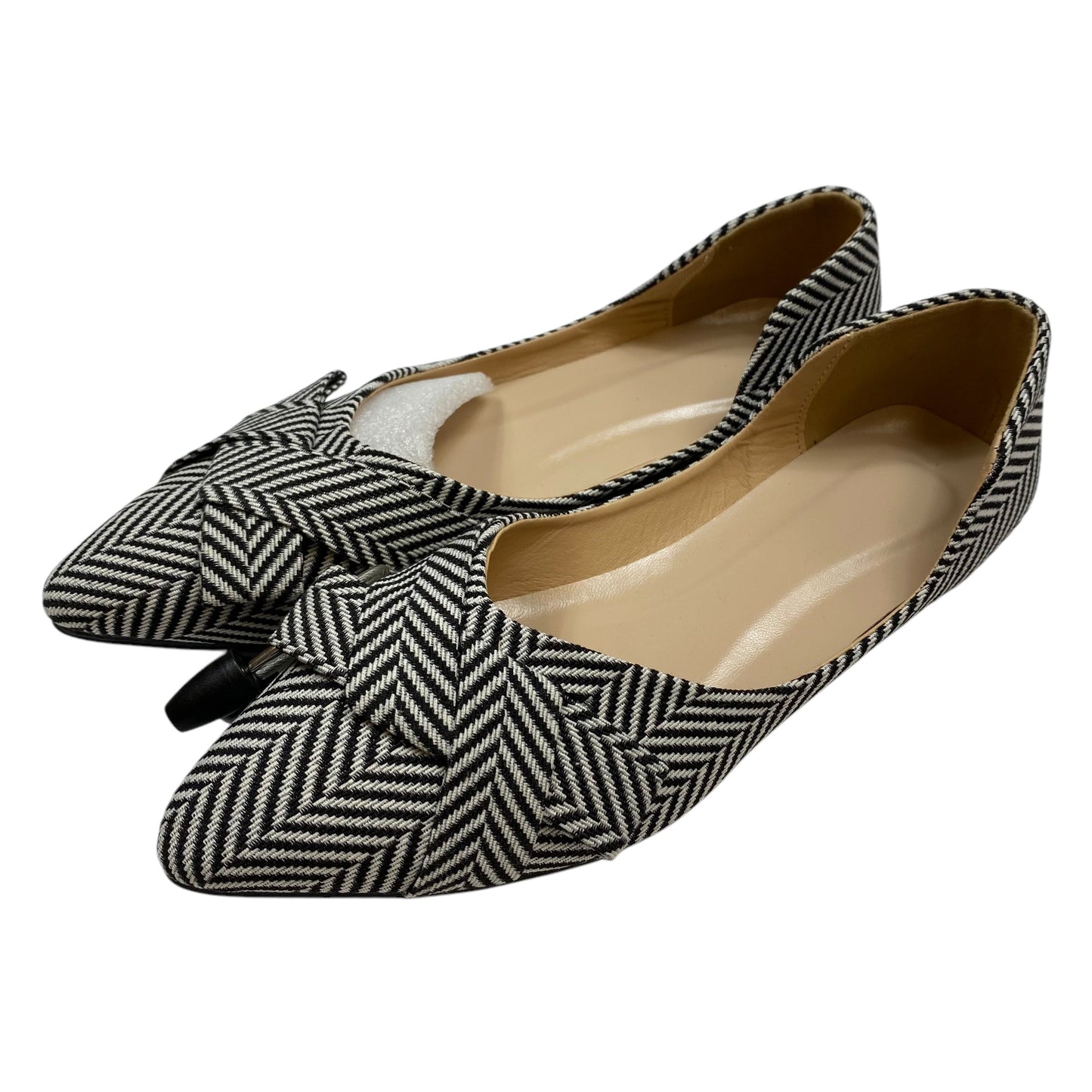 Shoes Flats By Clothes Mentor In Black & White, Size: 9.5