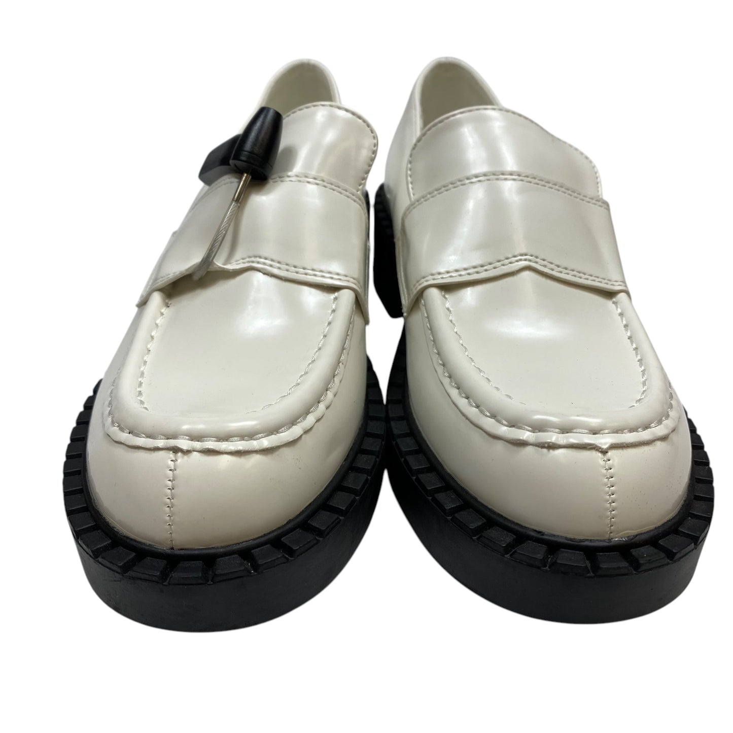 Shoes Flats By Stephan In White, Size: 6.5