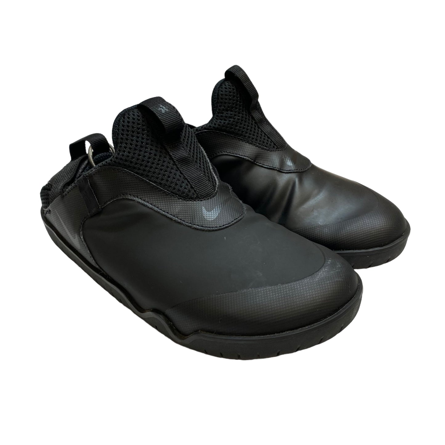 Black Shoes Athletic Nike, Size 6