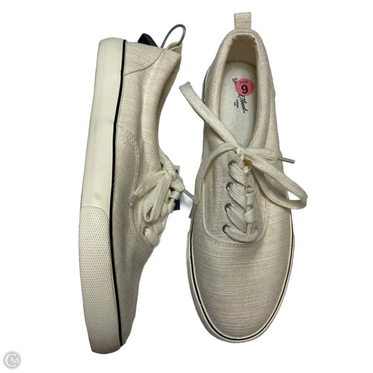 Shoes Sneakers By Universal Thread In Cream, Size: 9