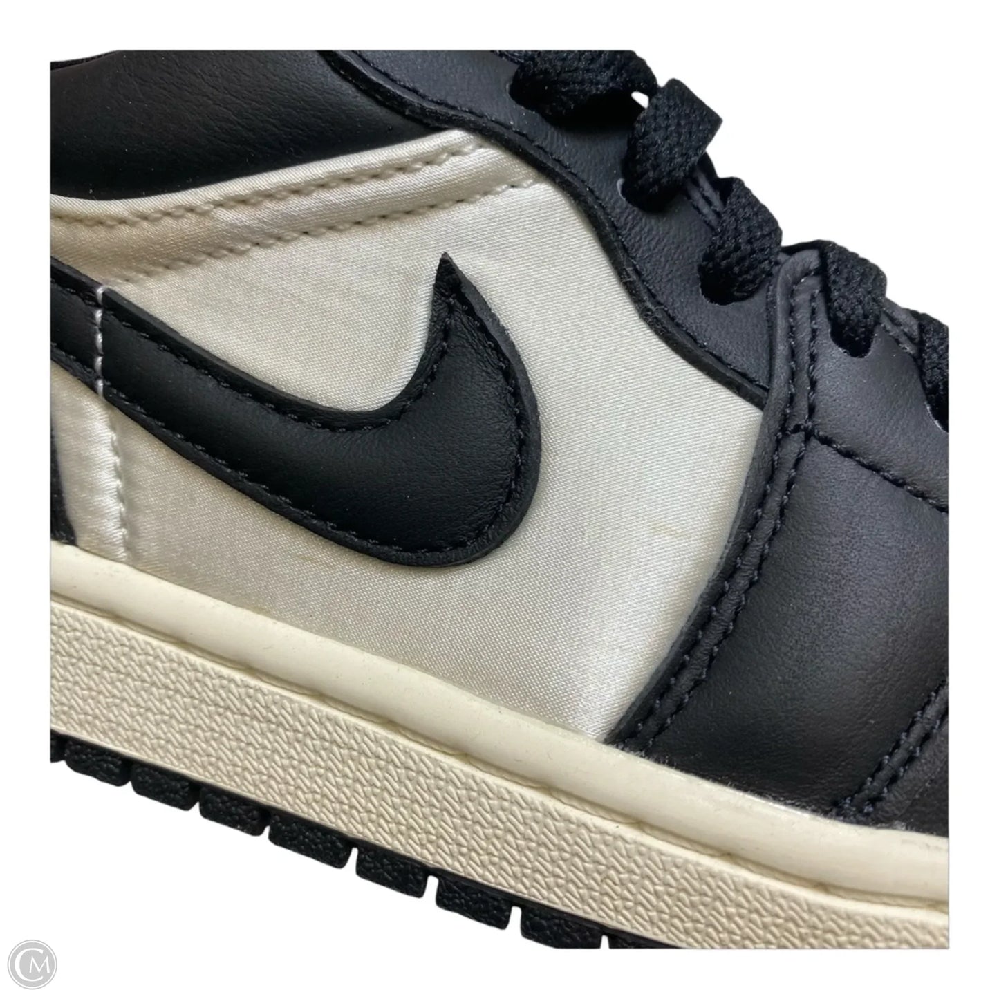 Shoes Luxury Designer By Jordan In Black & White, Size: 7