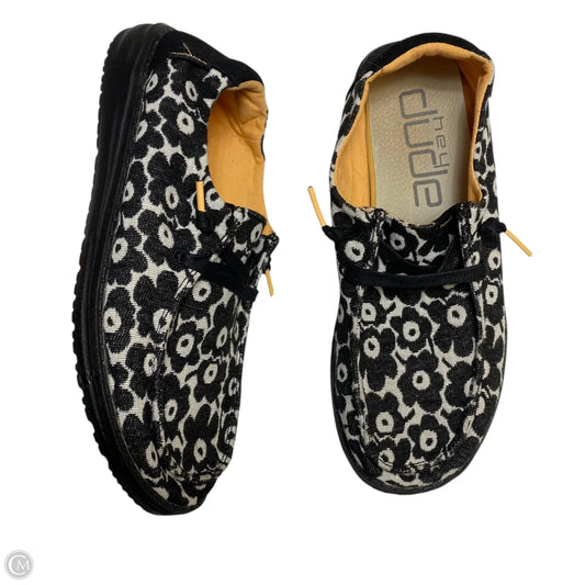 Shoes Flats By Hey Dude In Black & White, Size: 7