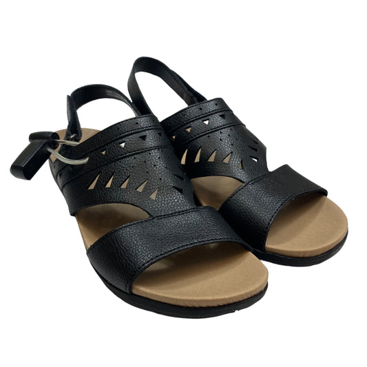 Black Sandals Flats Bare Traps, Size 7.5