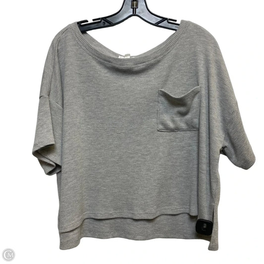 Top Short Sleeve By Olive And Oak In Grey, Size: M