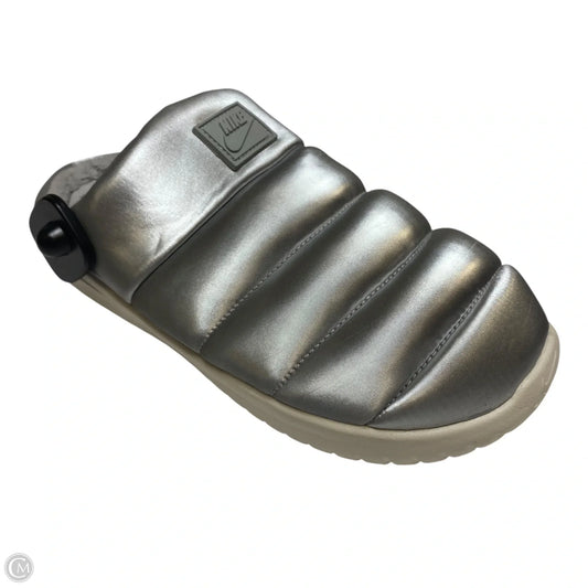 Shoes Flats By Nike In Silver, Size: 11