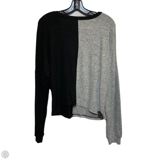 Top Long Sleeve By Cbrand In Grey, Size: M