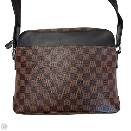 Crossbody Luxury Designer By Louis Vuitton, Size: Medium