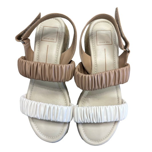 Tan Sandals Flats Dolce Vita, Size 7