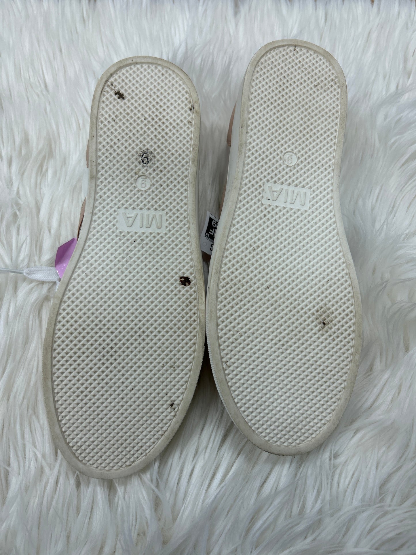 Shoes Sneakers By Mia In Cream, Size:9