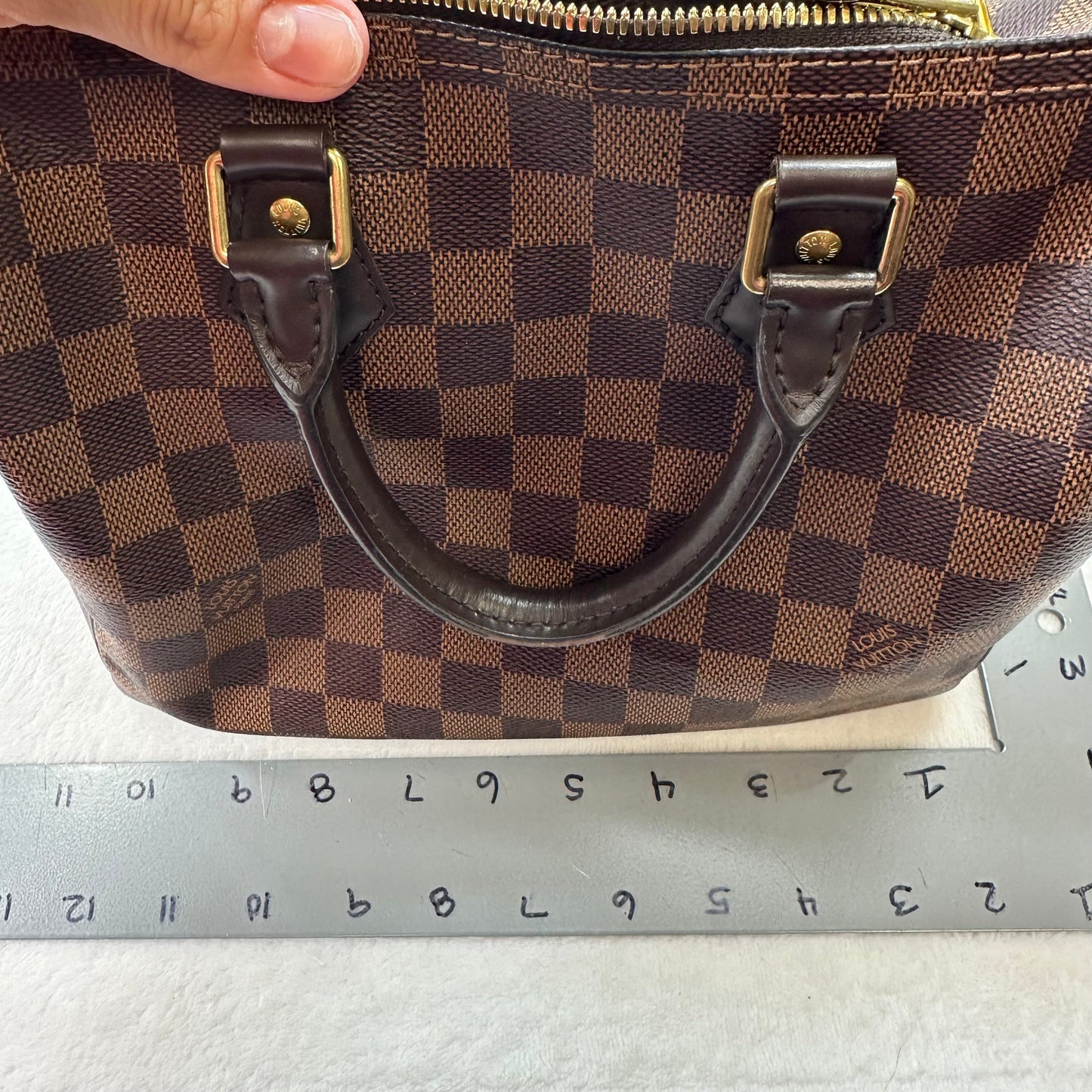Crossbody Luxury Designer By Louis Vuitton, Size: Small
