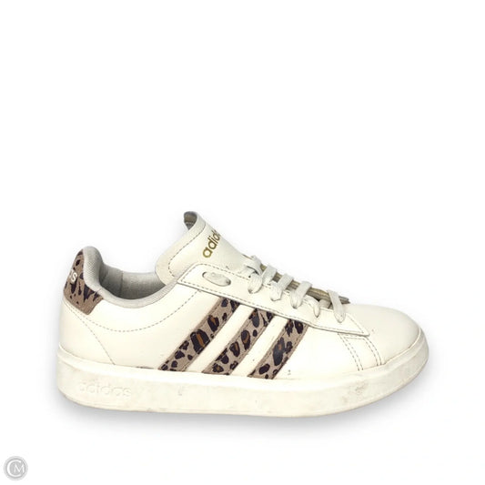 Shoes Sneakers By Adidas In White, Size: 6.5