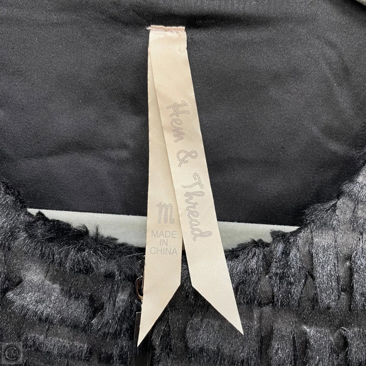 Vest Faux Fur & Sherpa By Hem & Thread In Black, Size: M