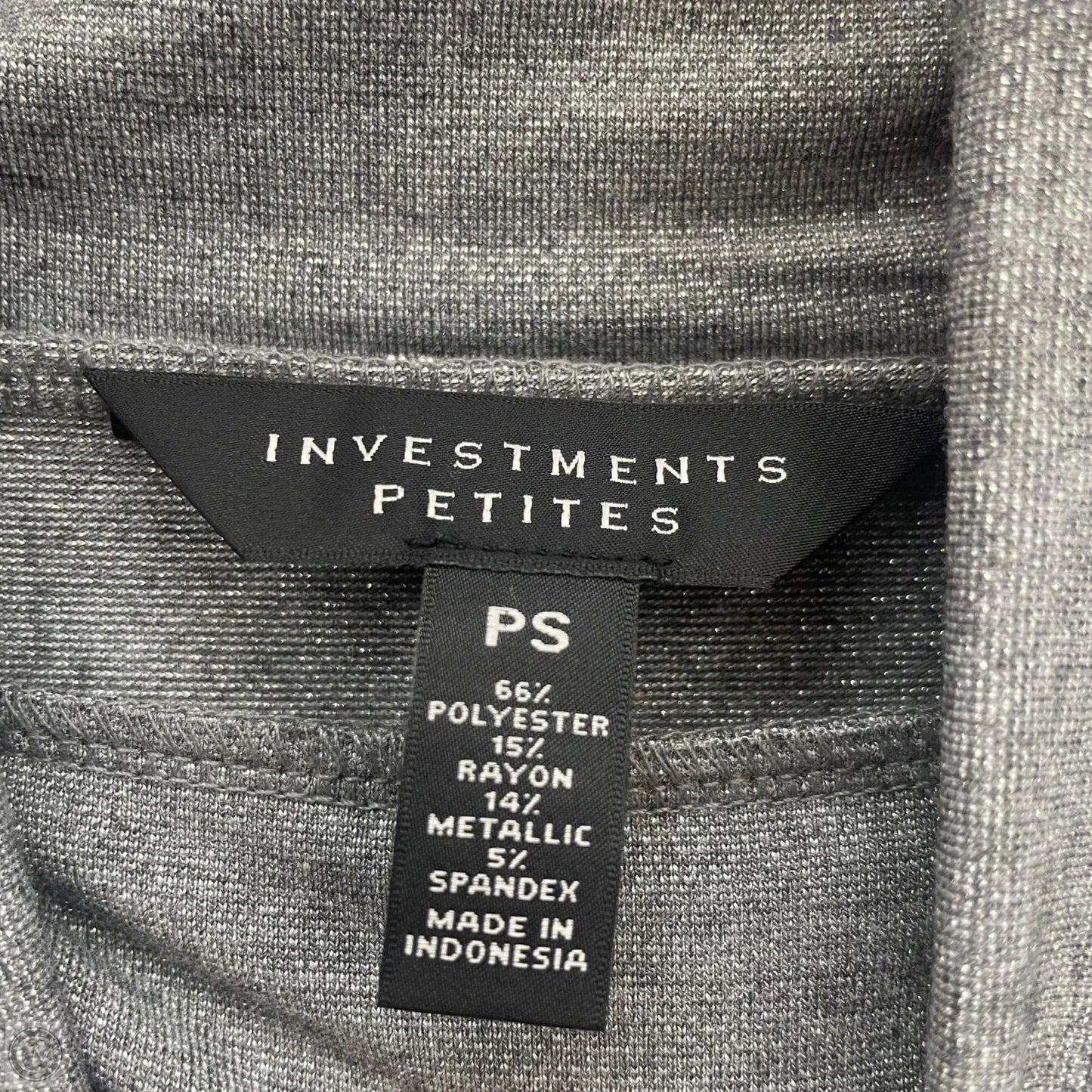 Top Long Sleeve By Investments In Silver, Size: Sp