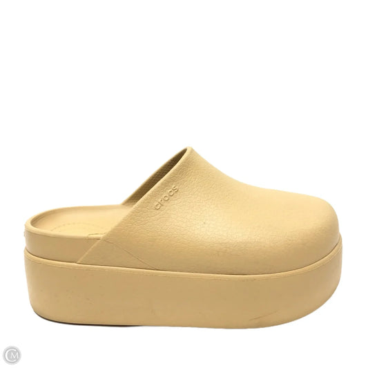 Shoes Heels Platform By Crocs In Beige, Size: 6