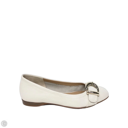 Shoes Flats By Naturalizer In Ivory, Size: 7