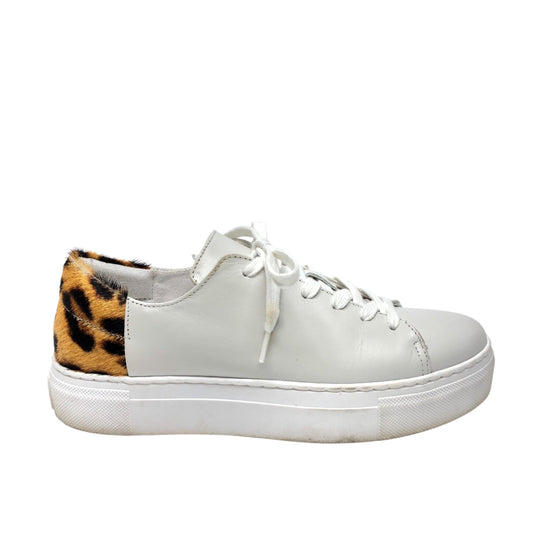 Shoes Sneakers By Cmc In White, Size: 9