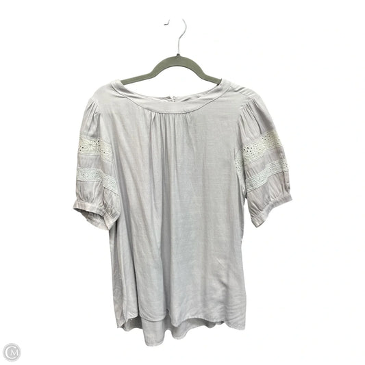 Top Short Sleeve By Doe & Rae In Grey, Size: L