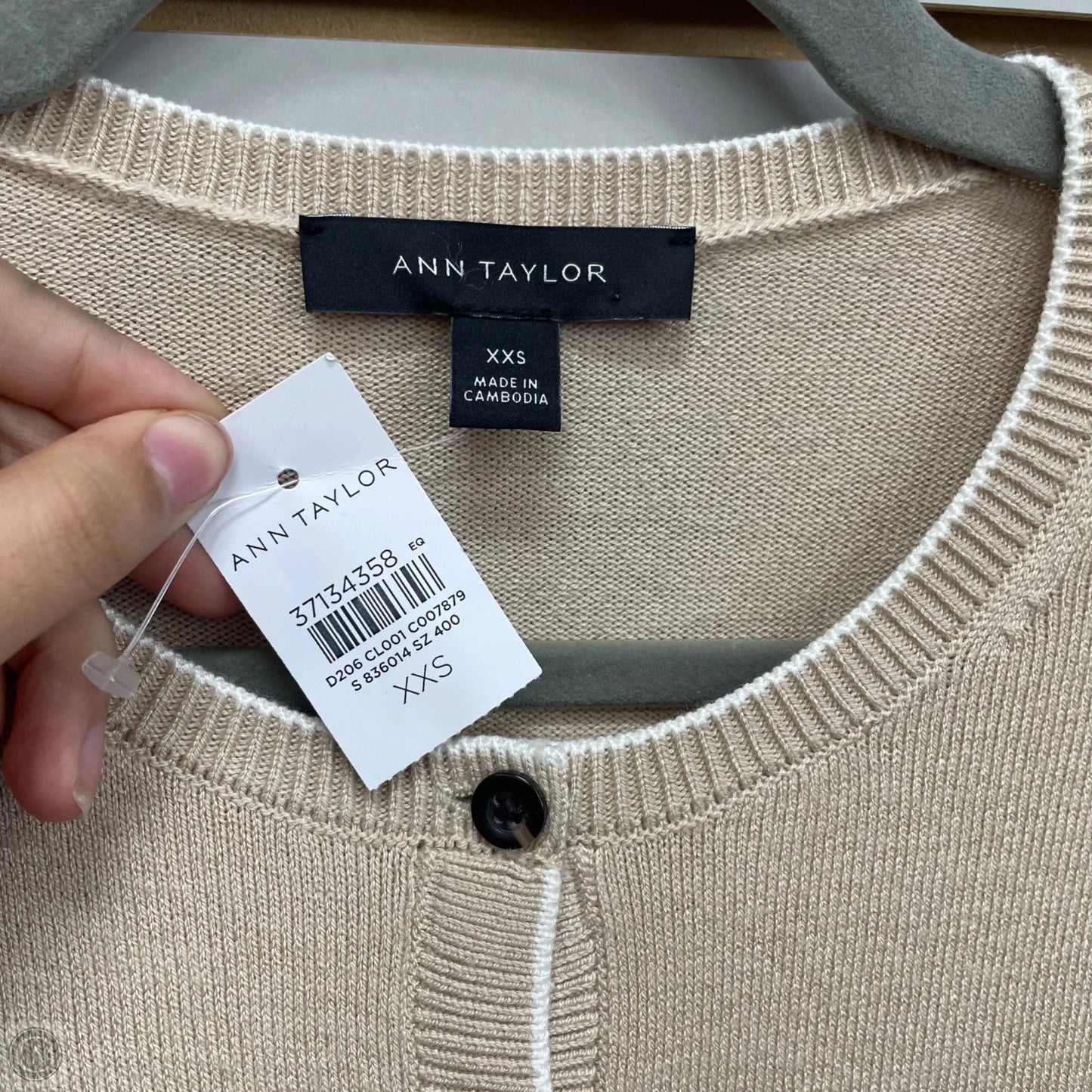 Cardigan By Ann Taylor In Beige, Size: Xxs