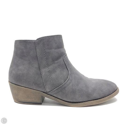 Boots Ankle Heels By Maurices In Grey, Size: 9