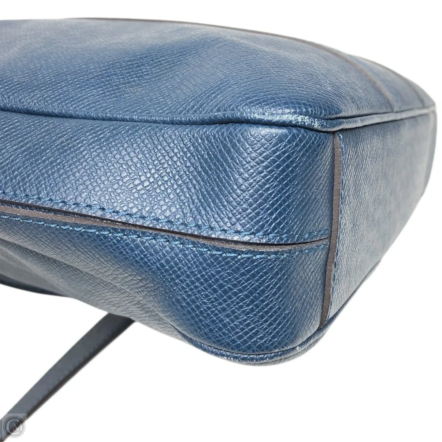 Crossbody Luxury Designer By Louis Vuitton, Size: Medium