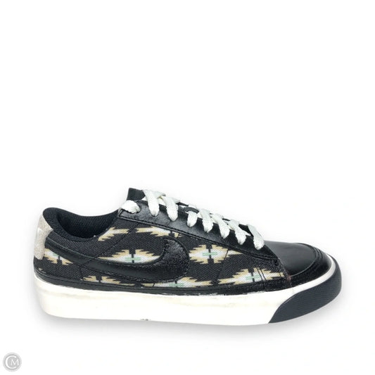 Shoes Sneakers By Nike In Black & Tan, Size: 5.5
