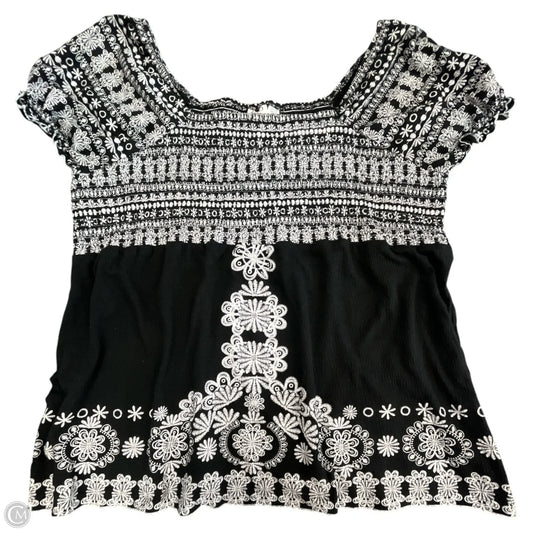 Top Short Sleeve By Cato In Black & White, Size: 3x