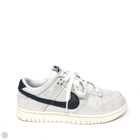 Shoes Sneakers By Nike In Silver & White, Size: 7