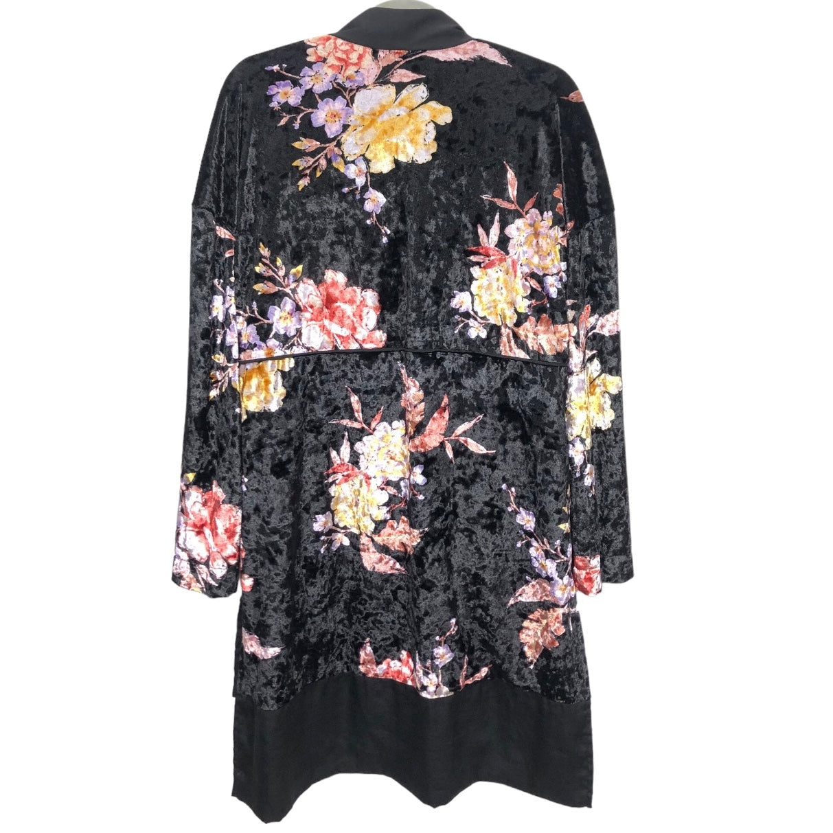 Kimono By Urban Outfitters  Size: Xs