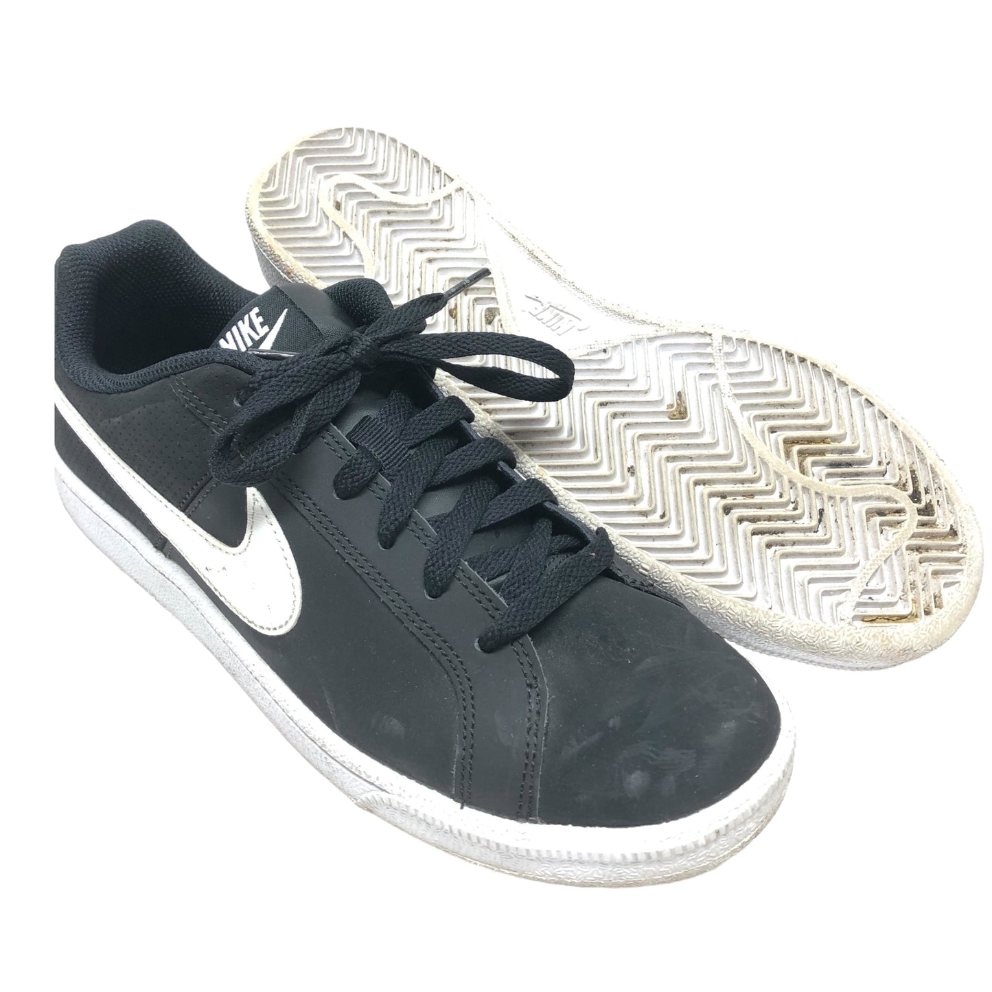 Black & White Shoes Sneakers Nike, Size 9