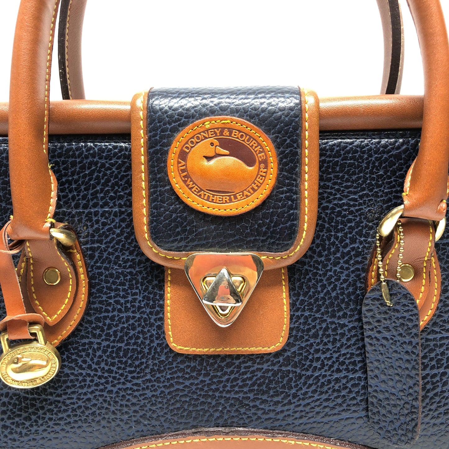 Handbag Designer Dooney And Bourke, Size Medium