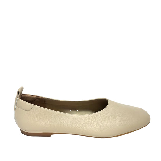 Shoes Flats By Everlane In Cream, Size: 8.5