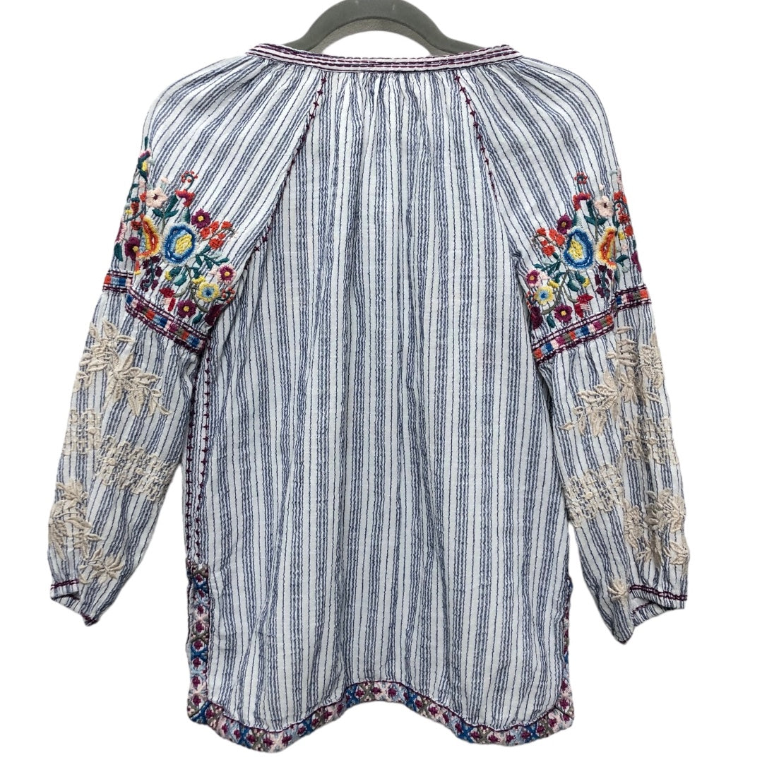 Top Long Sleeve By Johnny Was In Blue & White, Size: S